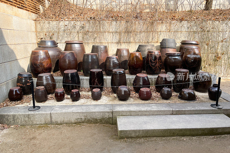 Korean Jangdokdae, Traditional Earthen Jars酱缸台